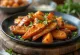 Batata-doce grelhada com barbecue e mel servida