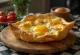 Khachapuri, pão dourado recheado com uma mistura rica de queijos