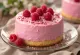 Torta mousse de framboesa decorada com framboesas