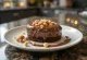 Torta de Nutella decorada com avelãs torradas