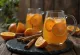 Ponche de laranja com especiarias no copo