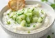 Molho de pepino com iogurte e dill servido