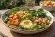 Buddha bowl de batata doce assada com quinoa e molho de tahine