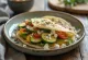 Wrap mediterrâneo de legumes com queijo feta