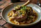 Ossobuco servido com gremolata e decorado com salsinha fresca