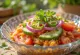 Salada Tashkent com pimenta servida em tigela