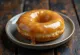 Donut de Maple servido com cobertura de xarope de bordo