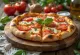 Pizza Caprese com tomate fresco, mussarela e manjericão