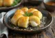 Tamagoyaki com queijo, omelete recheada com queijo derretido