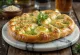 Focaccia de wasabi com gergelim servida