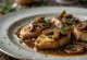 Escalopes de vitela ao molho Marsala servidos com cogumelos e salsinha