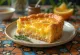 Torta de melado com coco, recém-assada, dourada