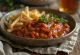 Molho de tomate com cerveja e alecrim servido