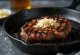 Bife de soja grelhado no BBQ servido