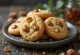 Biscoitos de avelã com crocante de caramelo servidos