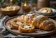 Stollen de canela e nozes fatiado