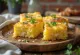 Proja (bolo de milho salgado) decorada com queijo feta e salsinha