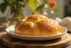 Pão doce português servido inteiro