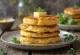 Pikelet panqueca britânica e australiana servida